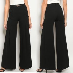 Black pants with details